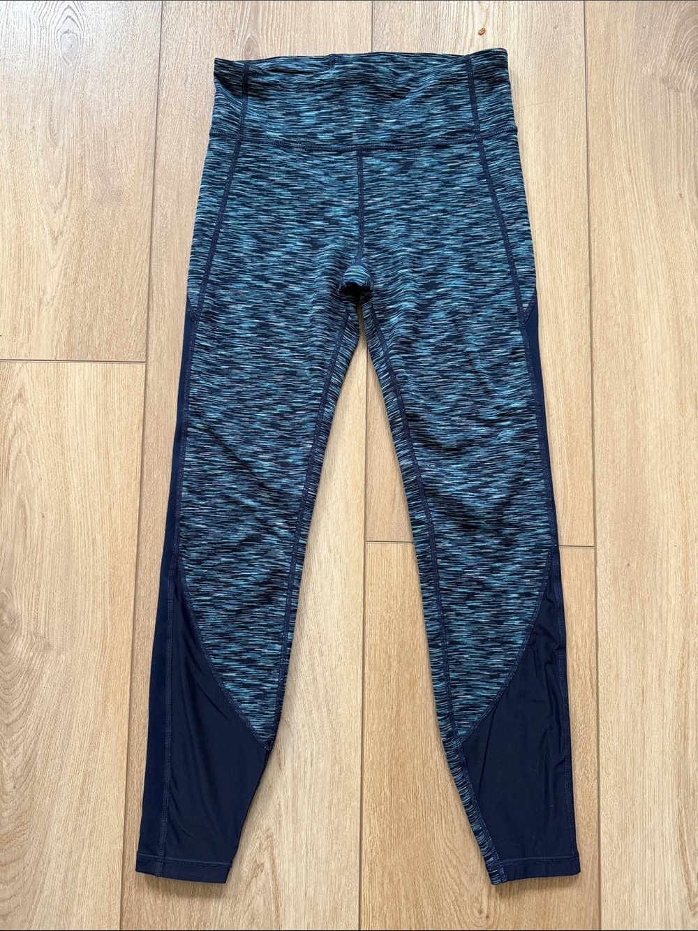 XS GAP Fit Women’s 3/4 leg Blue Heathered Leggings with Navy Panels
